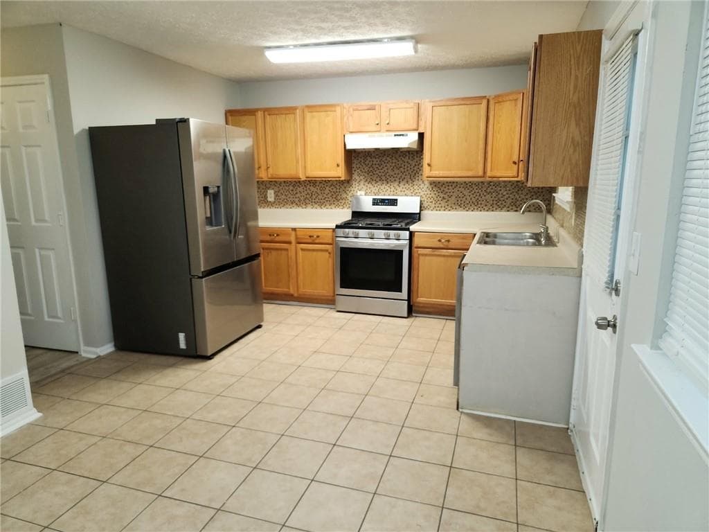 3 bedroom, 3 bathroom, 1,280 sq ft townhouse for rent at 764 Crestside Court, Austell, GA 30168 for $1,495 a month — photo 2
