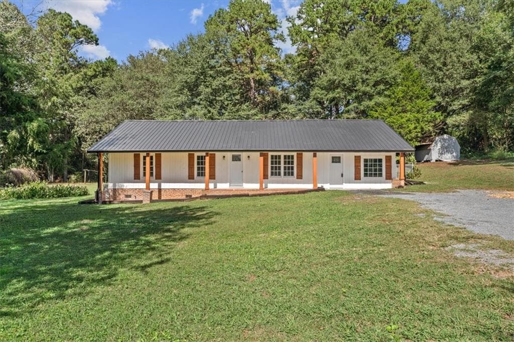 4 bedroom, 2 bathroom, 1,838 sq ft single family residence under contract at 3552 Dews Pond Road, Calhoun, GA 30701