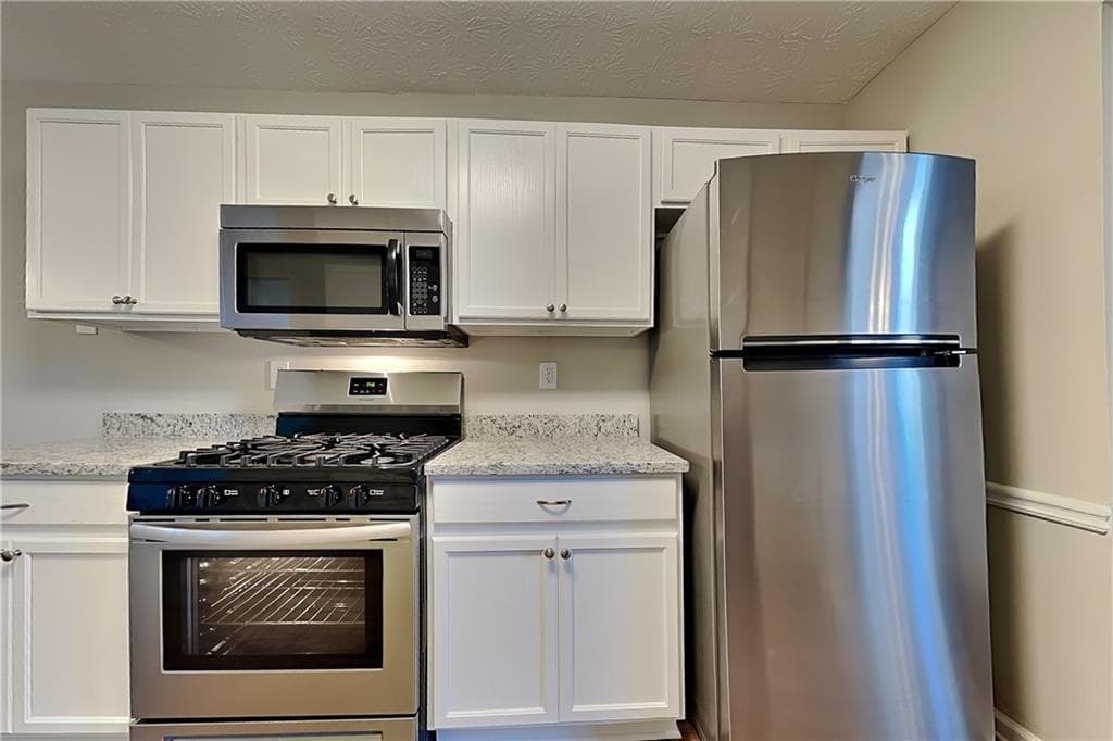 3 bedroom, 2 bathroom, 1,662 sq ft single family residence for rent at 4332 Beaverton Circle, Loganville, GA 30052 for $2,100 a month — photo 4