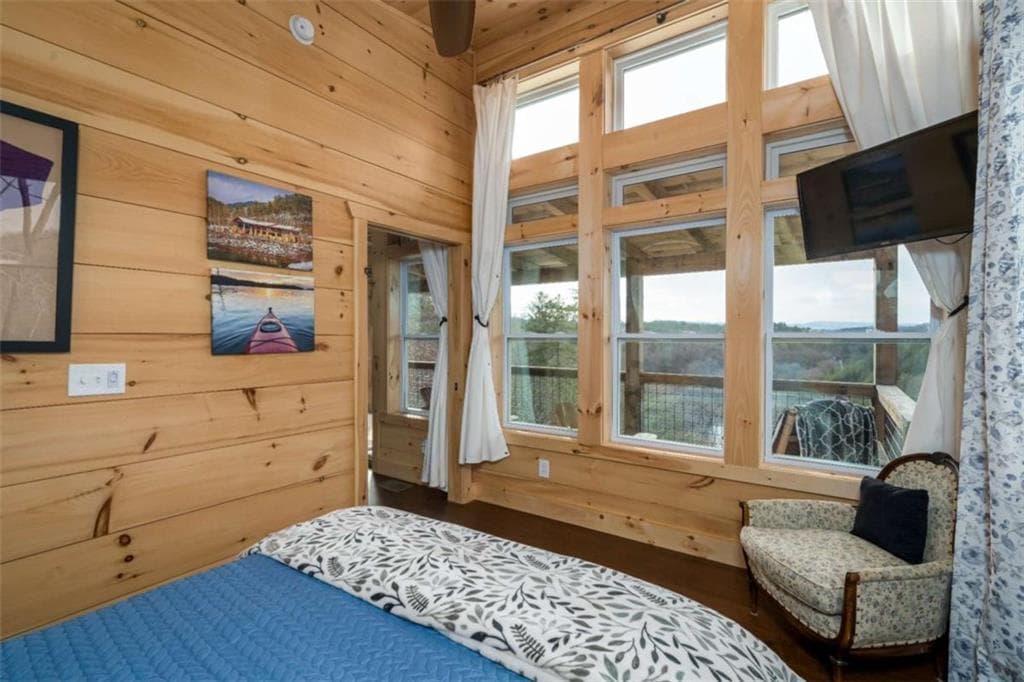 2 bedroom, 1,126 sq ft single family residence for sale at 21 Riverview Circle, Blue Ridge, GA 30513 — photo 3