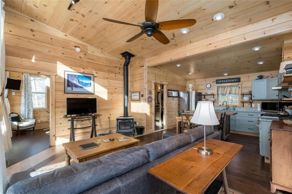 2 bedroom, 1,126 sq ft single family residence for sale at 21 Riverview Circle, Blue Ridge, GA 30513 — photo 9