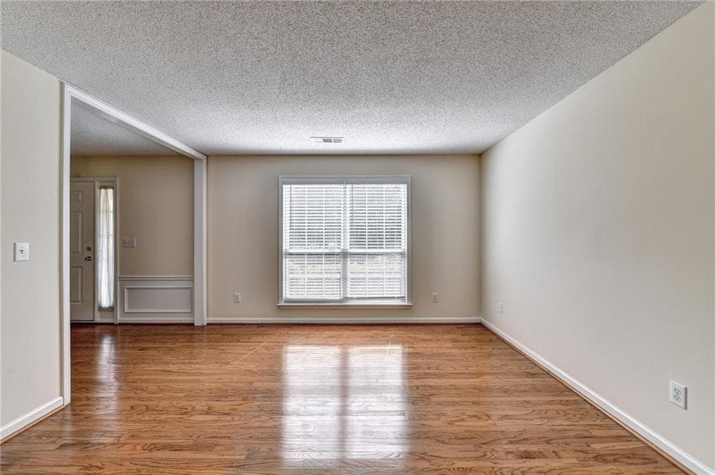 4 bedroom, 3 bathroom, 2,208 sq ft single family residence for rent at 4931 Bankside Way, Peachtree Corners, GA 30092 for $2,800 a month — photo 3