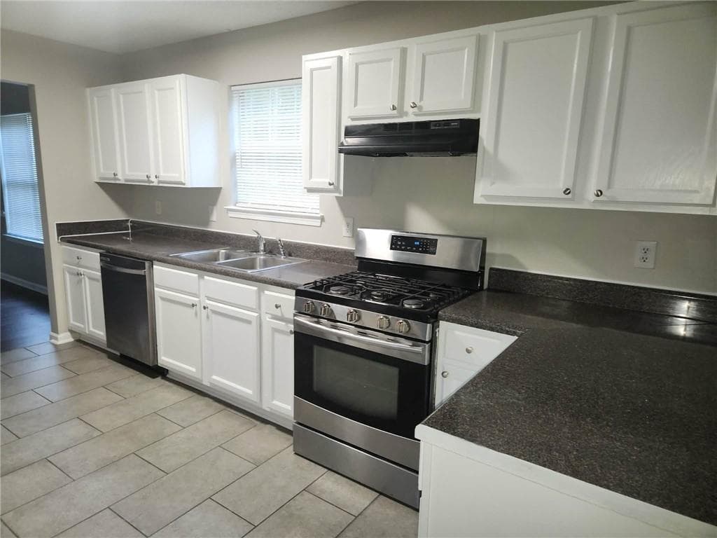 5 bedroom, 3 bathroom, 3,048 sq ft single family residence for rent at 1535 Rogers Crossing Drive, Lithonia, GA 30058 for $2,650 a month — photo 6