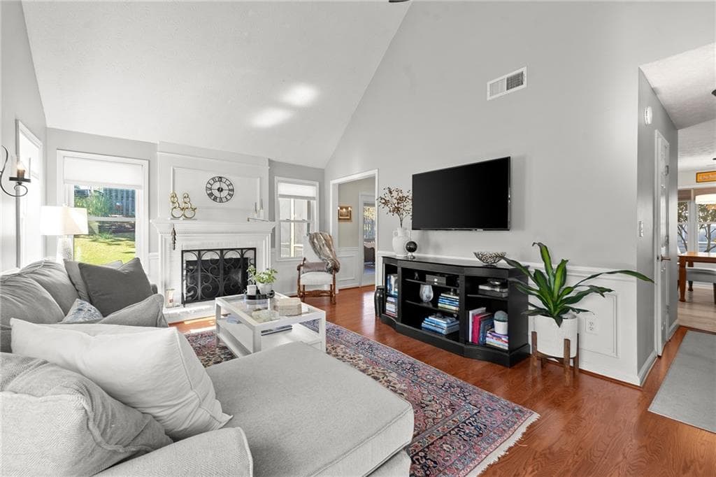 3 bedroom, 3 bathroom, 1,563 sq ft single family residence under contract at 13085 Crabapple Lake Drive, Roswell, GA 30076 — photo 4