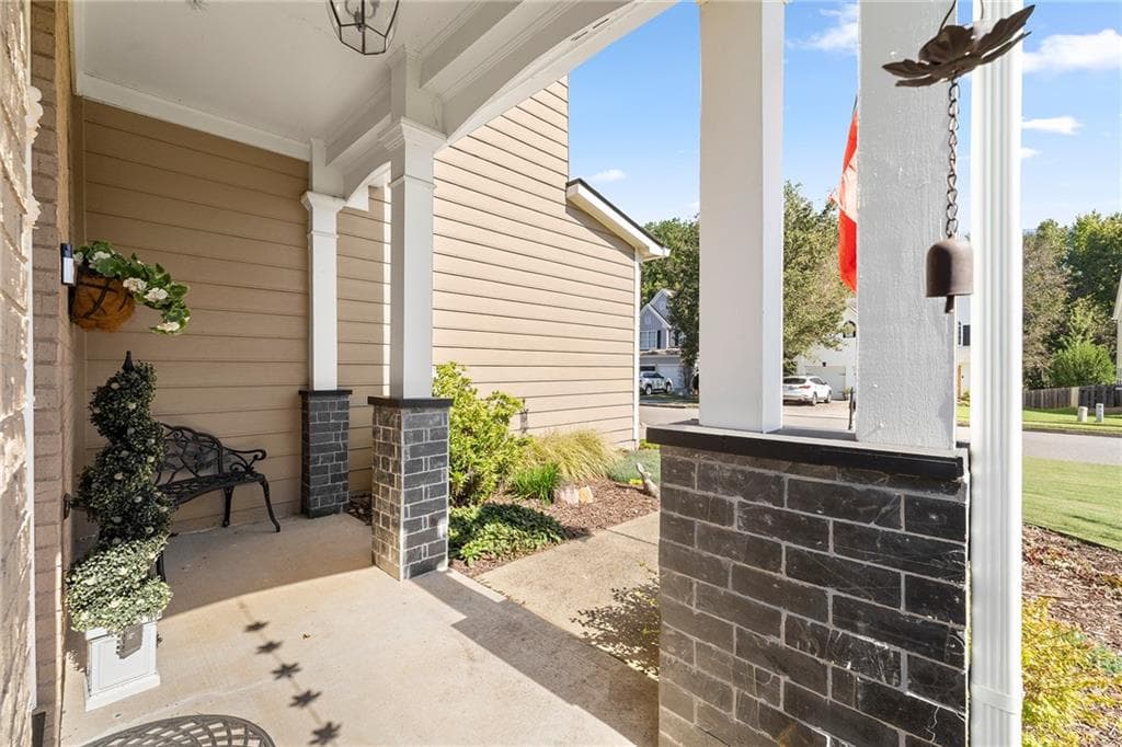 3 bedroom, 3 bathroom, 1,563 sq ft single family residence under contract at 13085 Crabapple Lake Drive, Roswell, GA 30076 — photo 6
