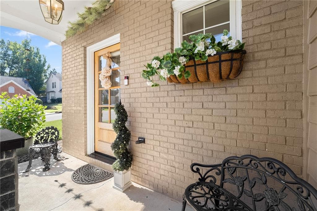 3 bedroom, 3 bathroom, 1,563 sq ft single family residence under contract at 13085 Crabapple Lake Drive, Roswell, GA 30076 — photo 7
