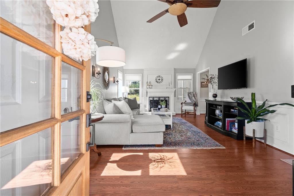 3 bedroom, 3 bathroom, 1,563 sq ft single family residence under contract at 13085 Crabapple Lake Drive, Roswell, GA 30076 — photo 8