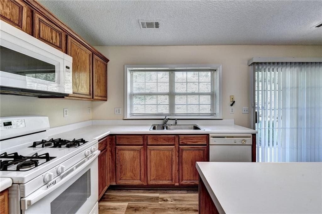 4 bedroom, 3 bathroom, 2,208 sq ft single family residence for rent at 4931 Bankside Way, Peachtree Corners, GA 30092 for $2,800 a month — photo 7
