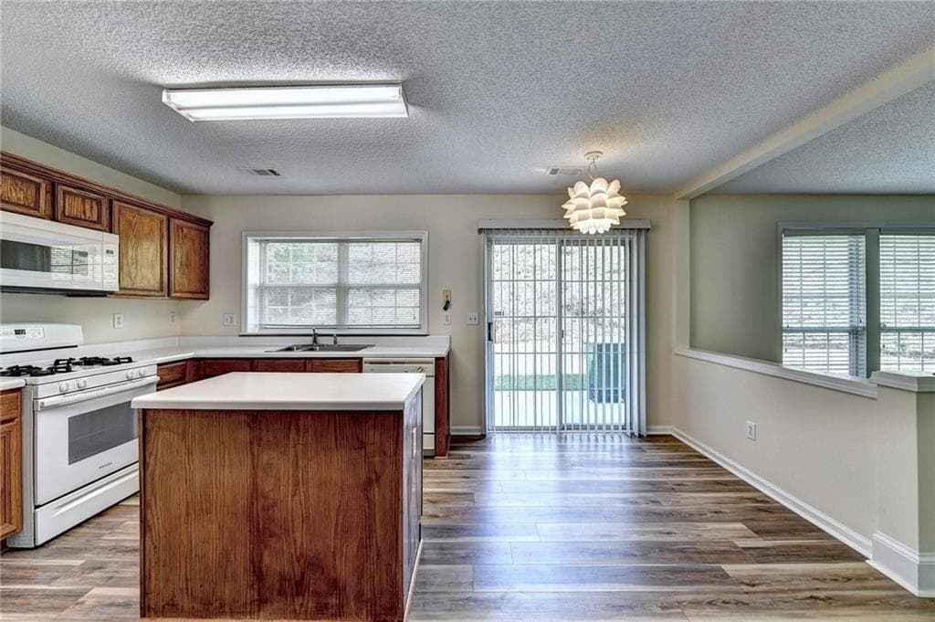 4 bedroom, 3 bathroom, 2,208 sq ft single family residence for rent at 4931 Bankside Way, Peachtree Corners, GA 30092 for $2,800 a month — photo 8