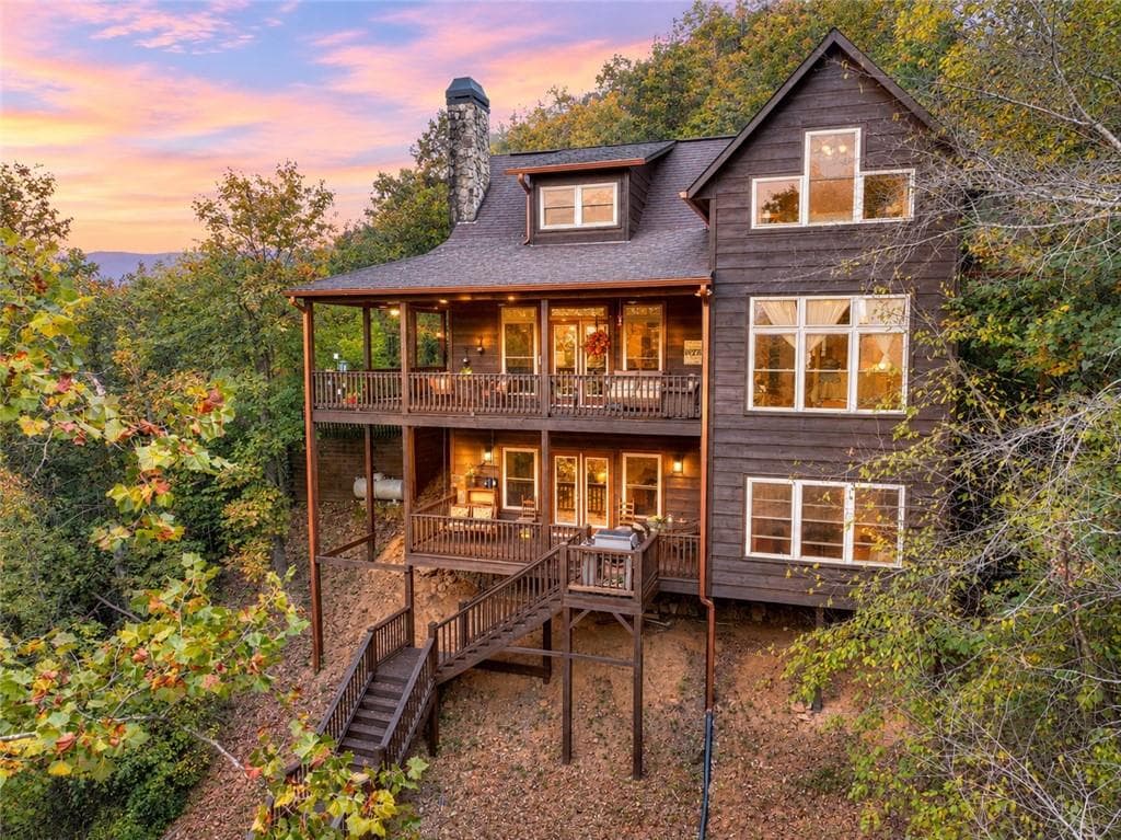 3 bedroom, 4 bathroom, 2,664 sq ft single family residence for sale at 633 Riverfront Drive, Ellijay, GA 30536 — photo 1 of 101