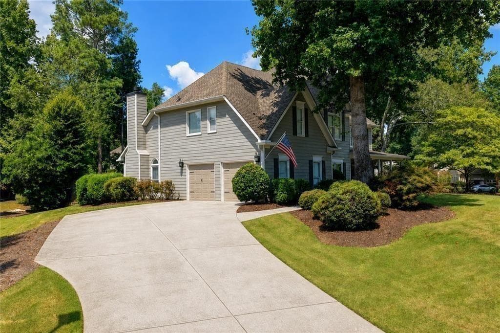 5 bedroom, 3 bathroom, 3,482 sq ft single family residence for sale at 5715 N Hillbrooke Trce, Johns Creek, GA 30005 — photo 4