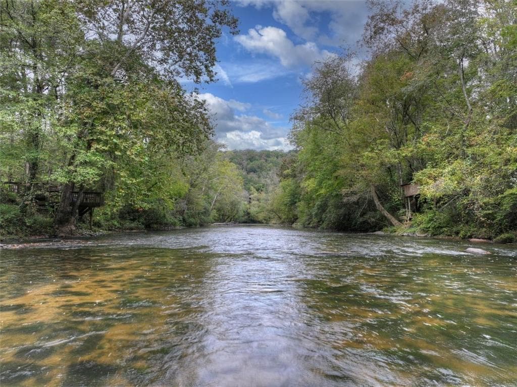 3 bedroom, 4 bathroom, 2,664 sq ft single family residence for sale at 633 Riverfront Drive, Ellijay, GA 30536 — photo 7