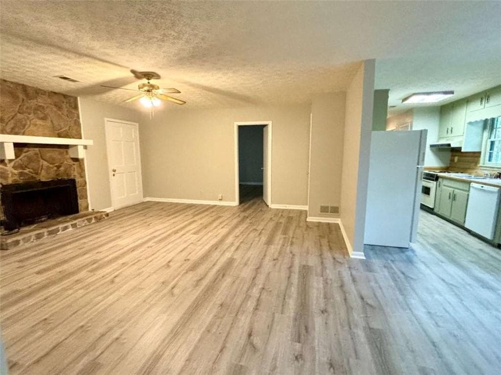 3 bedroom, 2 bathroom, 1,248 sq ft single family residence for rent at 3895 Brookshire Place, Lawrenceville, GA 30044 for $1,700 a month — photo 3