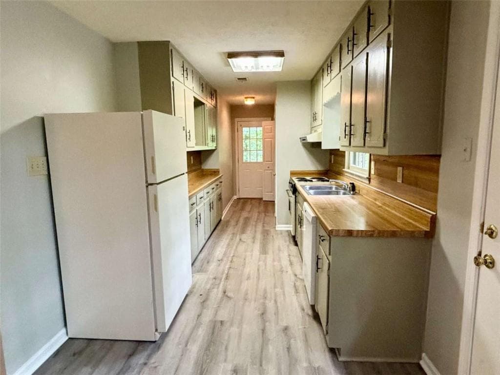 3 bedroom, 2 bathroom, 1,248 sq ft single family residence for rent at 3895 Brookshire Place, Lawrenceville, GA 30044 for $1,700 a month — photo 6