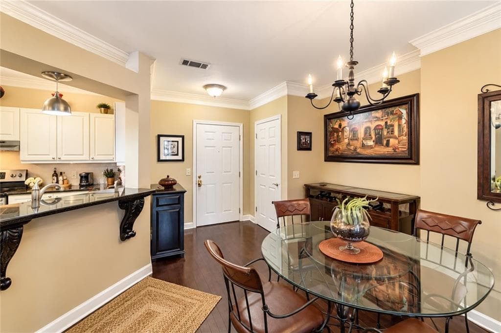 1 bedroom, 1 bathroom, 998 sq ft condominium for rent at 3334 Peachtree Road 313, Atlanta, GA 30326 for $1,950 a month — photo 7