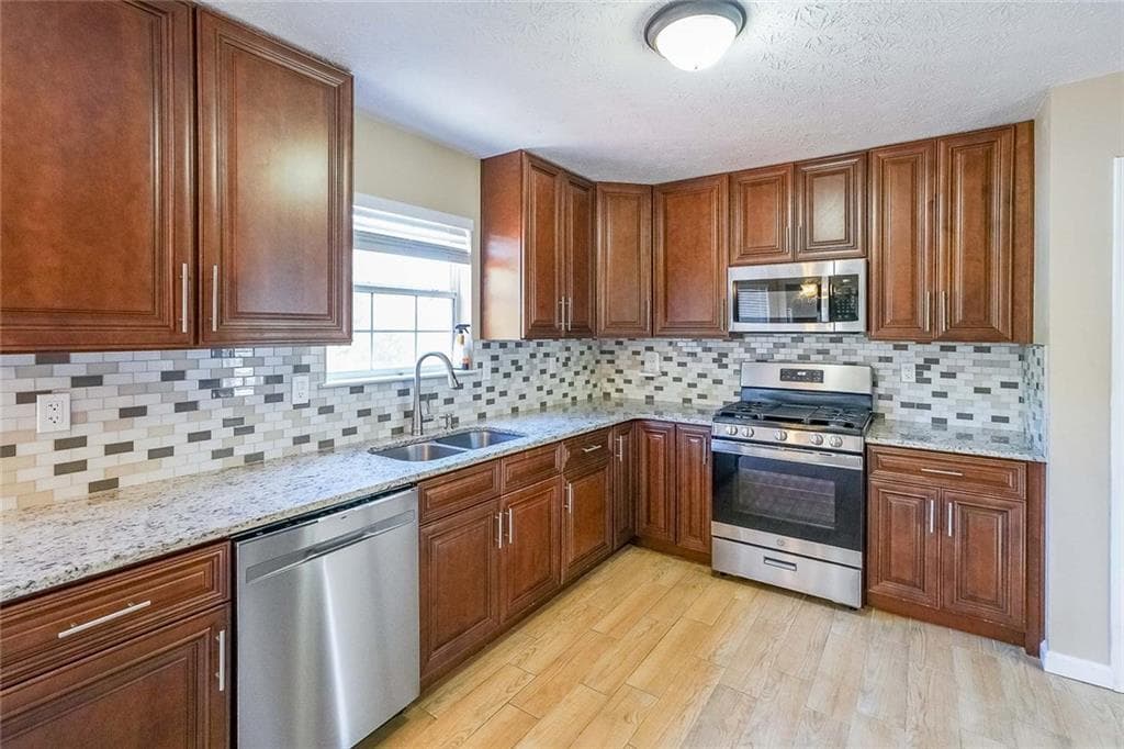 4 bedroom, 3 bathroom, 2,796 sq ft single family residence for rent at 2470 Skylars Mill Way, Snellville, GA 30078 for $2,500 a month — photo 10