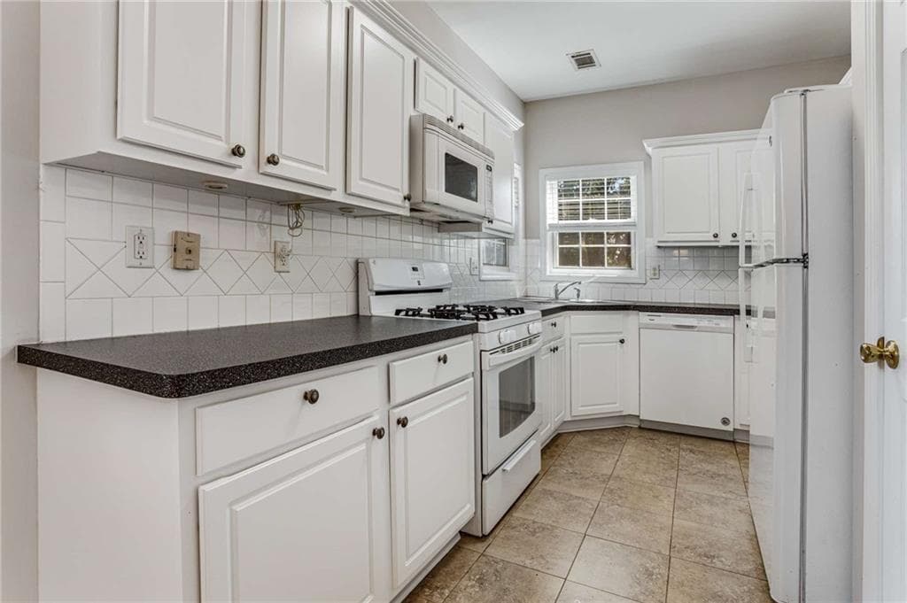 3 bedroom, 3 bathroom, 1,488 sq ft single family residence for rent at 424 Kensington Parc Way, Avondale Estates, GA 30002 for $2,600 a month — photo 8