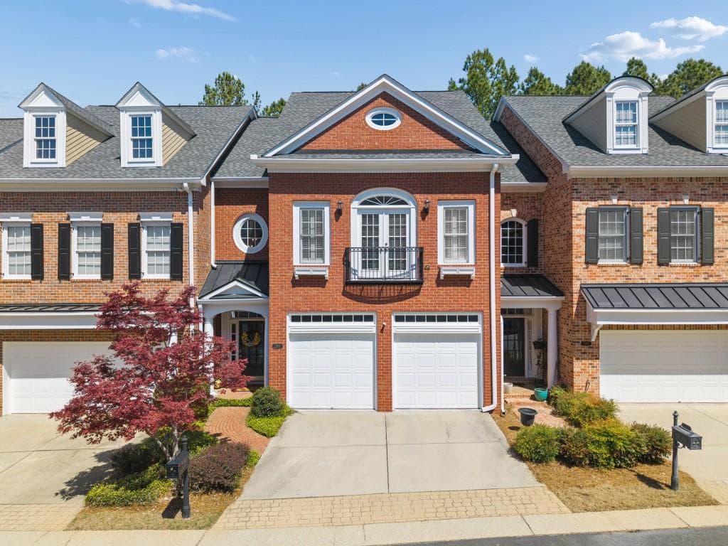 3 bedroom, 4 bathroom, 3,168 sq ft townhouse for sale at 2305 English Ivy Court 23, Atlanta, GA 30339 — photo 1 of 53