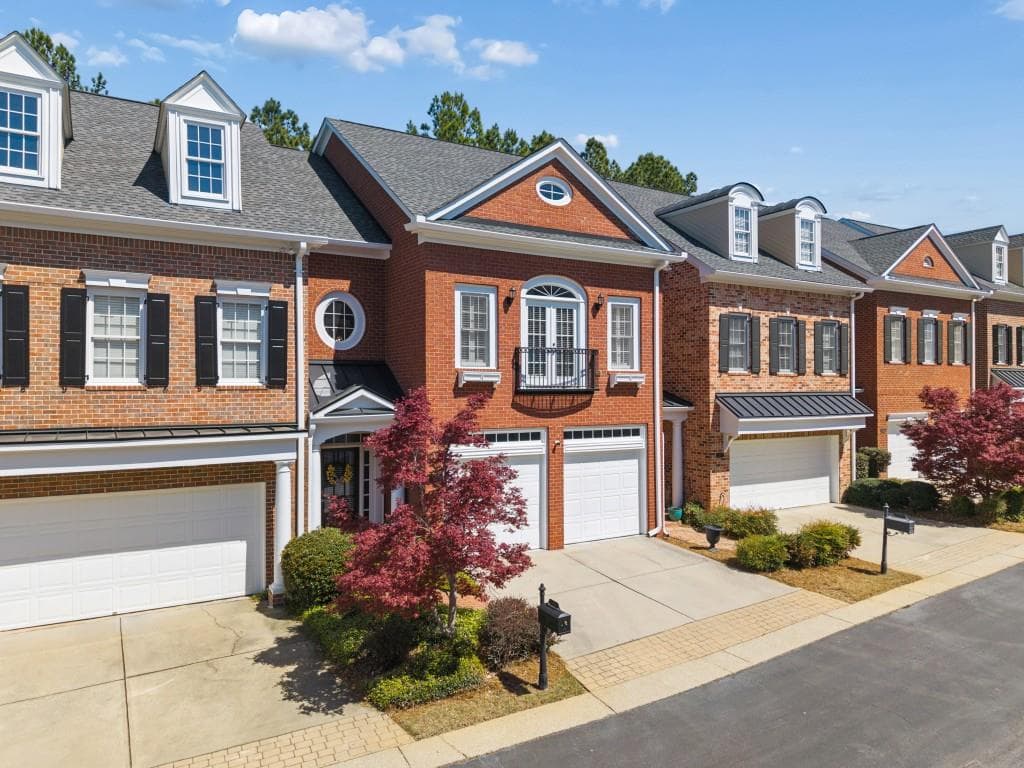 3 bedroom, 4 bathroom, 3,168 sq ft townhouse for sale at 2305 English Ivy Court 23, Atlanta, GA 30339 — photo 6