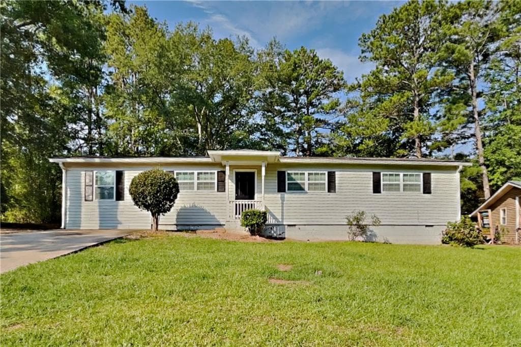 3 bedroom, 1 bathroom, 1,056 sq ft single family residence for rent at 6156 Water Oak Circle, Covington, GA 30014 for $1,385 a month