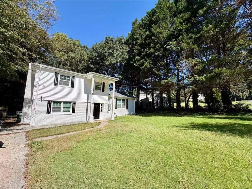 4 bedroom, 3 bathroom, 1,840 sq ft single family residence for rent at 2736 Eaton Place, Atlanta, GA 30341 for $2,975 a month — photo 2