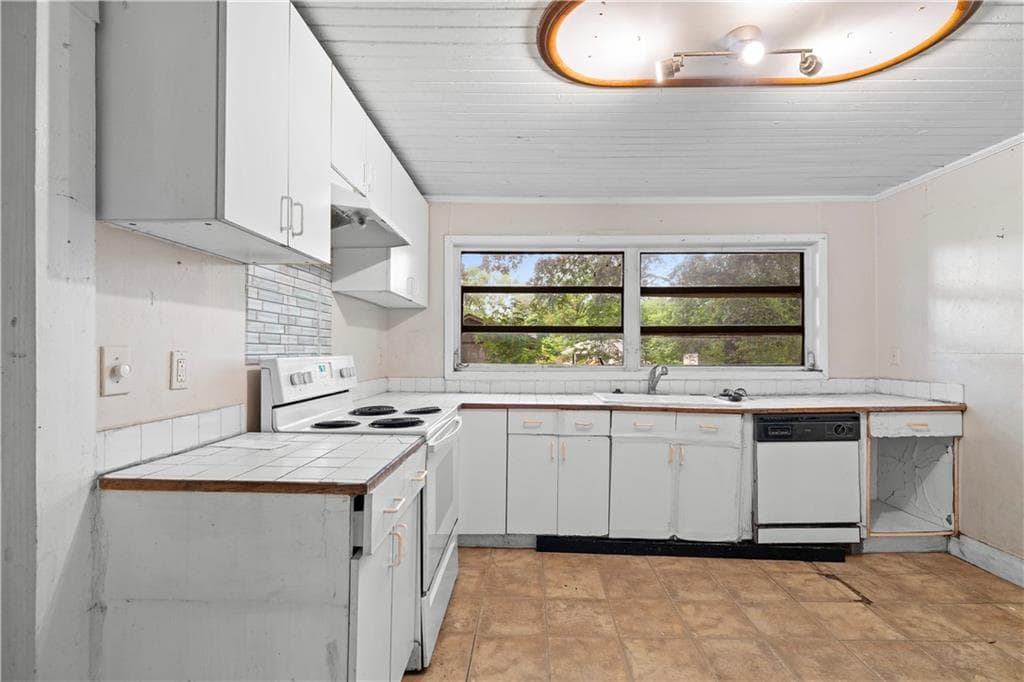 3 bedroom, 1 bathroom, 1,142 sq ft single family residence for sale at 710 Murphey Street, Decatur, GA 30079 — photo 5
