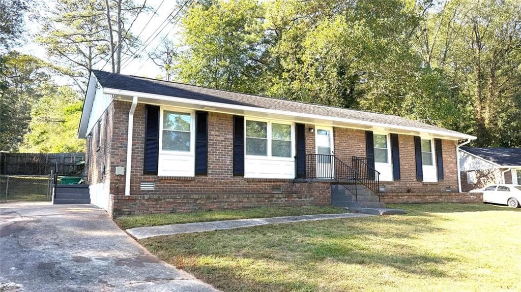 3 bedroom, 2 bathroom, 1,350 sq ft single family residence for sale at 1487 Colony East Circle, Stone Mountain, GA 30083