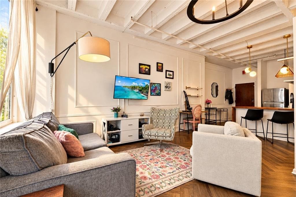 1 bedroom, 1 bathroom, 586 sq ft condominium for sale at 32 Peachtree Street, Atlanta, GA 30303 — photo 2