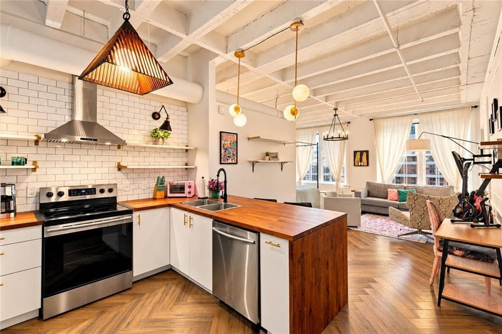 1 bedroom, 1 bathroom, 586 sq ft condominium for sale at 32 Peachtree Street, Atlanta, GA 30303 — photo 4