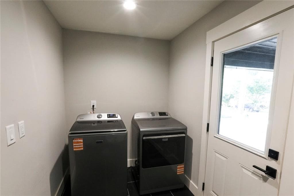 3 bedroom, 2 bathroom, 1,466 sq ft single family residence for sale at 1389 Sanden Ferry Drive, Decatur, GA 30033 — photo 9