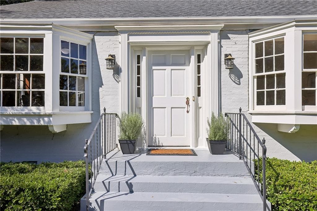 3 bedroom, 2 bathroom, 1,289 sq ft single family residence for sale at 335 N Garden Lane, Atlanta, GA 30309 — photo 2