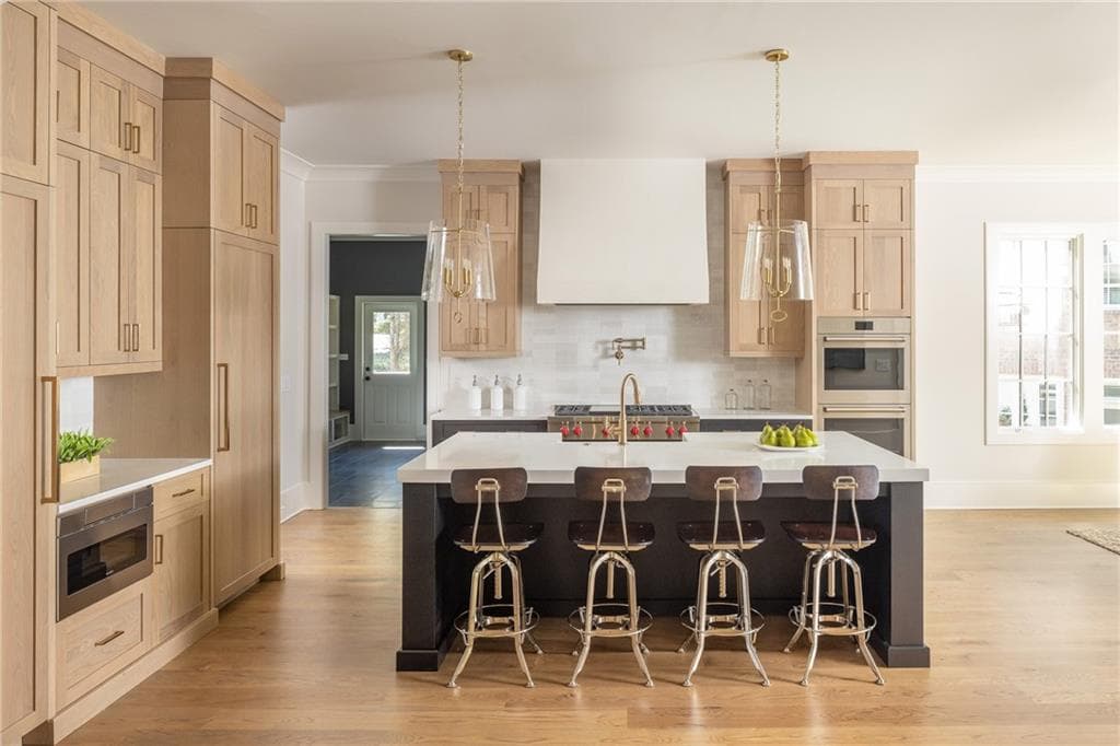 5 bedroom, 5 bathroom, 4,605 sq ft single family residence for sale at 175 Maison Court, Roswell, GA 30076 — photo 4