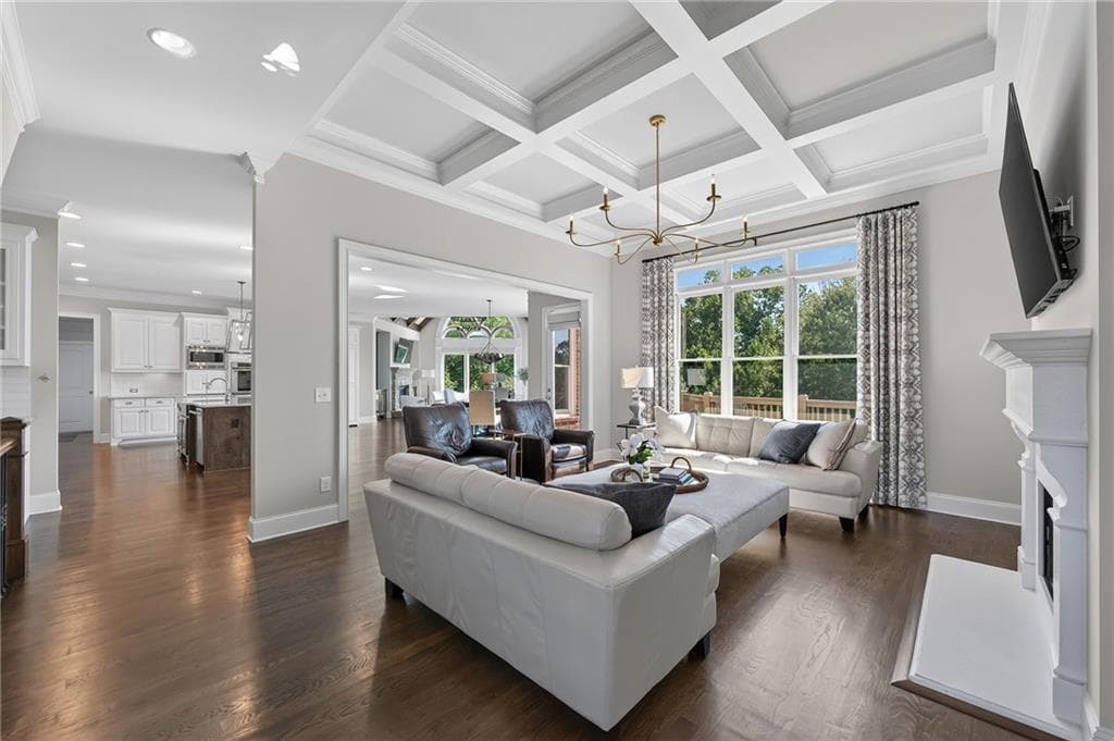 6 bedroom, 7 bathroom, 8,364 sq ft single family residence for sale at 125 Tolhouse Court, Milton, GA 30004 — photo 7