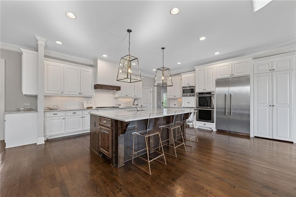 6 bedroom, 7 bathroom, 8,364 sq ft single family residence for sale at 125 Tolhouse Court, Milton, GA 30004 — photo 8