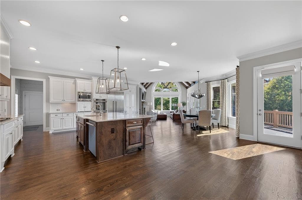 6 bedroom, 7 bathroom, 8,364 sq ft single family residence for sale at 125 Tolhouse Court, Milton, GA 30004 — photo 9