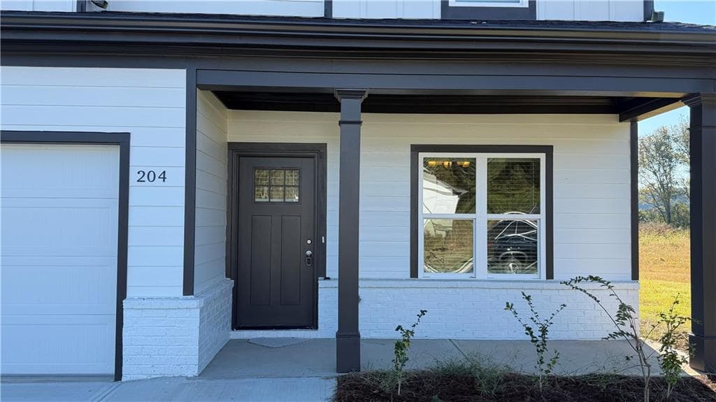4 bedroom, 3 bathroom, 2,059 sq ft single family residence for rent at 204 Strawberry Lane, Winder, GA 30680 for $2,090 a month — photo 3