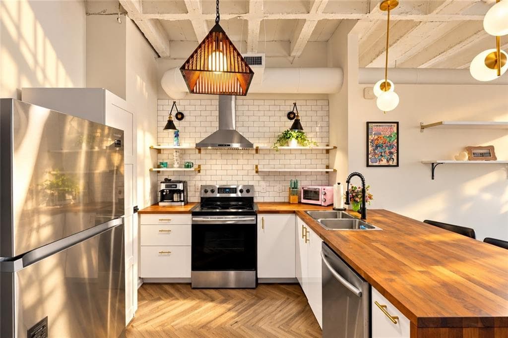 1 bedroom, 1 bathroom, 586 sq ft condominium for sale at 32 Peachtree Street, Atlanta, GA 30303 — photo 3