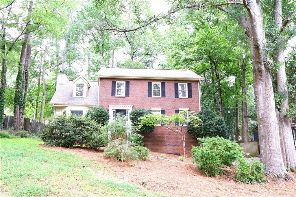 4 bedroom, 3 bathroom, 3,300 sq ft single family residence for rent at 185 White Pines Drive, Alpharetta, GA 30004 for $3,300 a month — photo 1 of 39