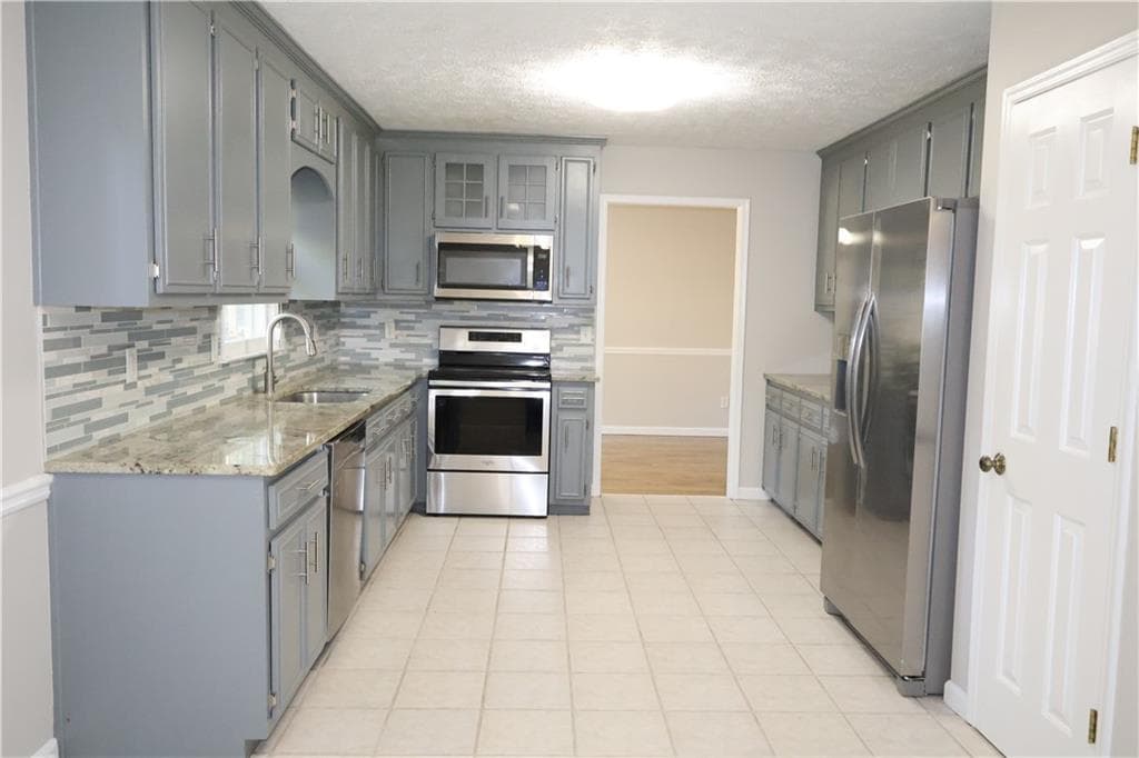4 bedroom, 3 bathroom, 3,300 sq ft single family residence for rent at 185 White Pines Drive, Alpharetta, GA 30004 for $3,300 a month — photo 2