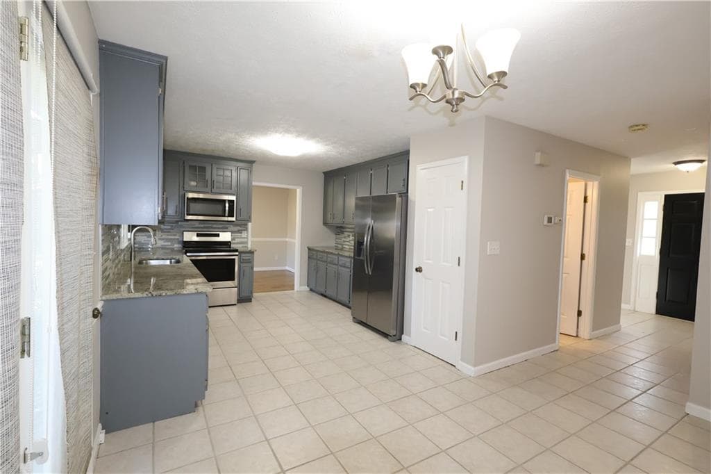 4 bedroom, 3 bathroom, 3,300 sq ft single family residence for rent at 185 White Pines Drive, Alpharetta, GA 30004 for $3,300 a month — photo 3