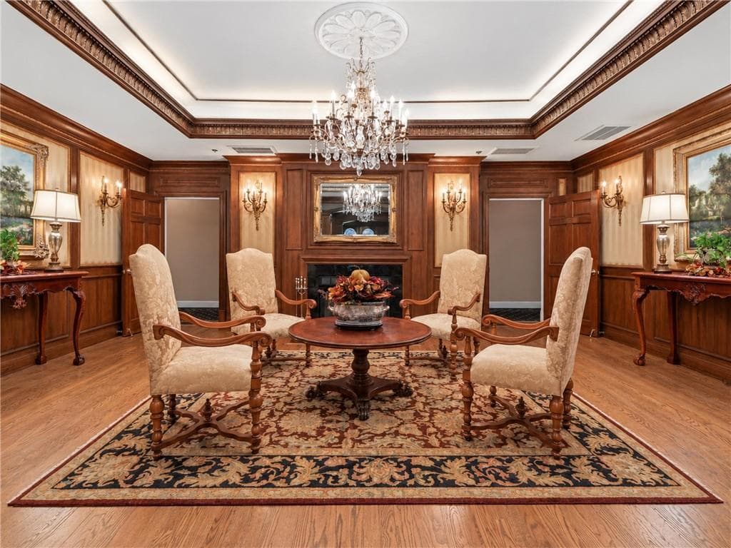 1 bedroom, 1 bathroom, 1,080 sq ft condominium for sale at 2865 Lenox Road 211, Atlanta, GA 30324 — photo 2