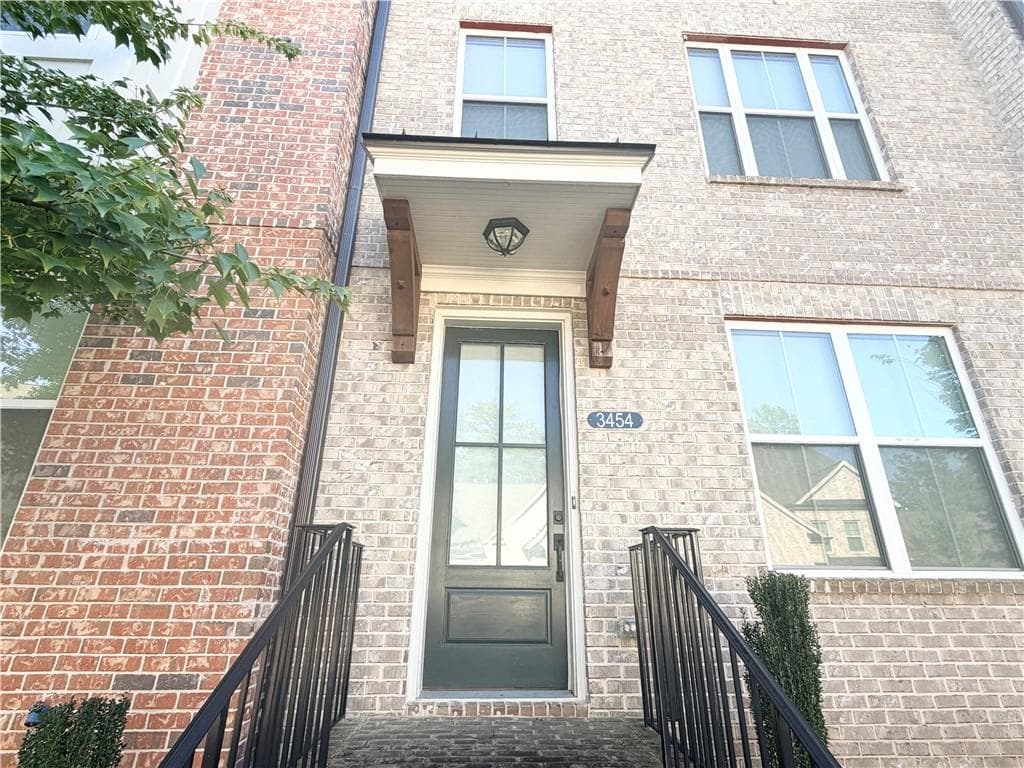 3 bedroom, 4 bathroom, 1,912 sq ft townhouse for sale at 3454 Benedict Place, Suwanee, GA 30024 — photo 2