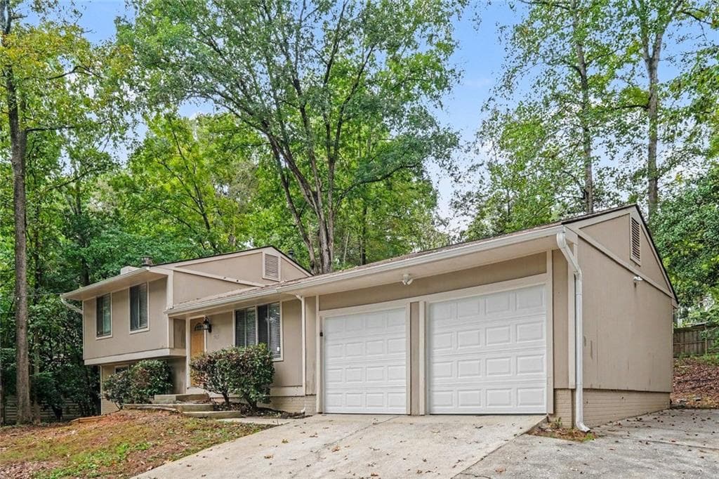 3 bedroom, 2 bathroom, 1,520 sq ft single family residence for sale at 5765 Fieldstone Drive, Lithonia, GA 30038 — photo 2