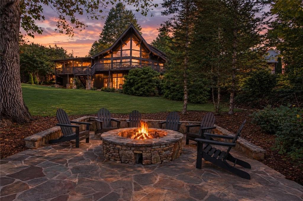 5 bedroom, 4 bathroom, 4,499 sq ft single family residence for sale at 431 Oakmont Drive, Hiawassee, GA 30546 — photo 2