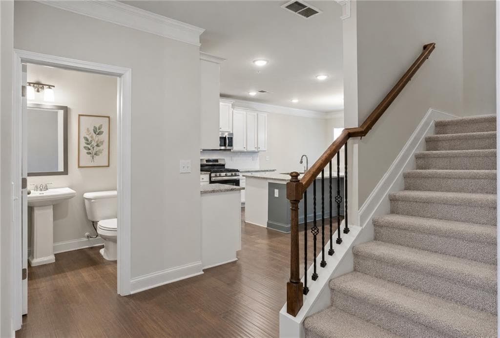 3 bedroom, 3 bathroom, 1,848 sq ft townhouse for sale at 1571 Summer Song Drive, Marietta, GA 30067 — photo 8