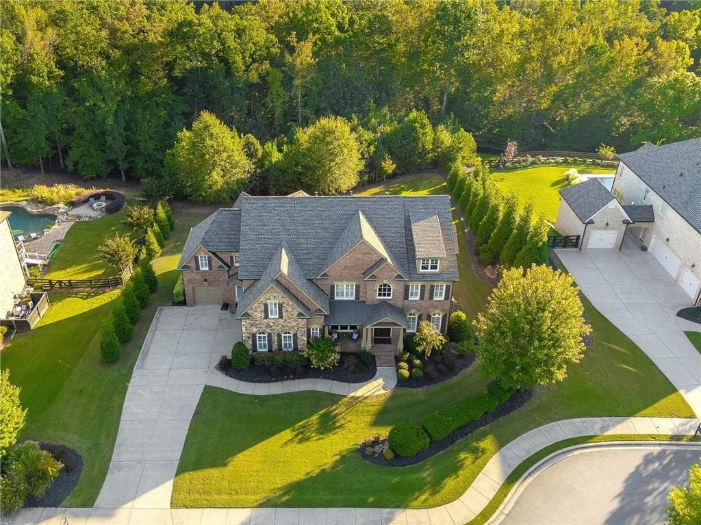 6 bedroom, 7 bathroom, 8,364 sq ft single family residence for sale at 125 Tolhouse Court, Milton, GA 30004 — photo 2