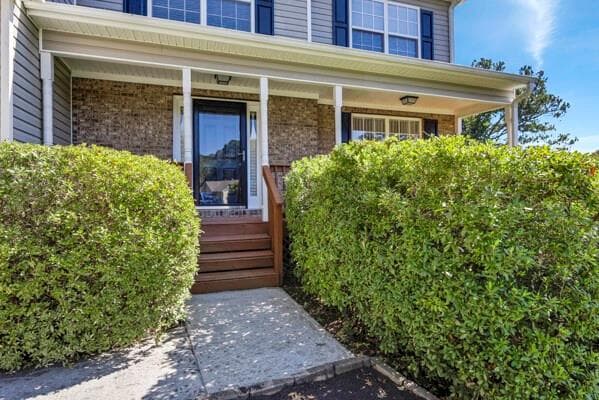 4 bedroom, 3 bathroom, 2,114 sq ft single family residence for sale at 4230 Crestside Ridge Ridge, Snellville, GA 30039 — photo 2