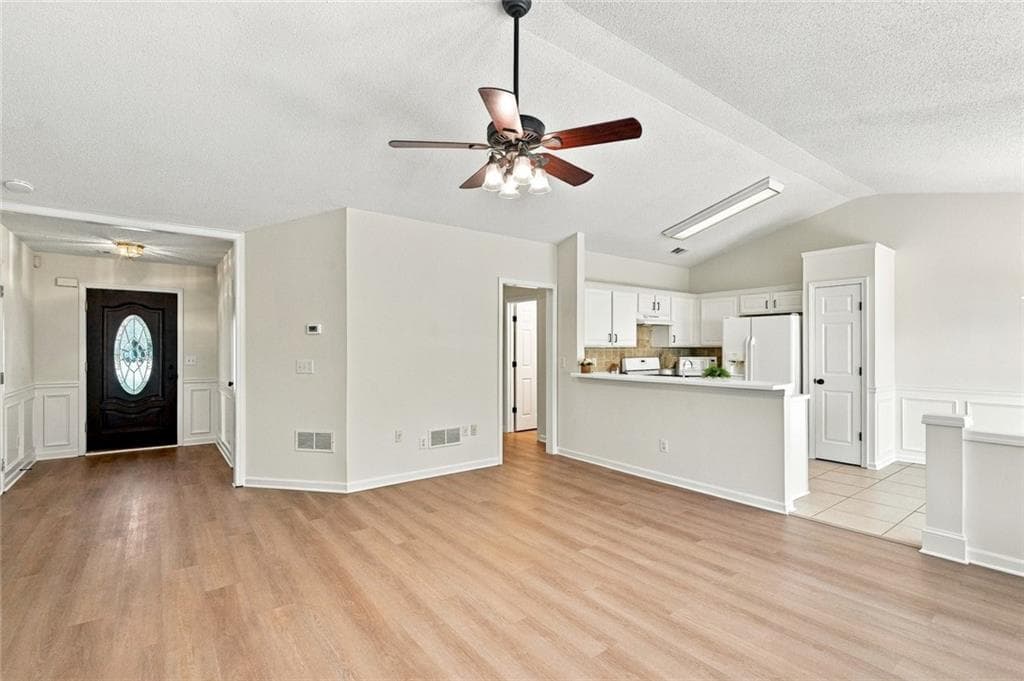 3 bedroom, 2 bathroom, 1,375 sq ft single family residence for rent at 136 Park Forest Drive, Kennesaw, GA 30144 for $2,200 a month — photo 5