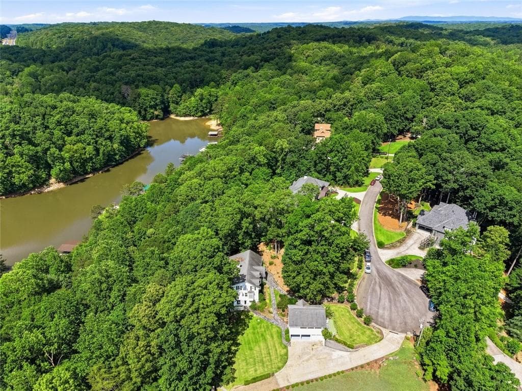 6 bedroom, 5 bathroom, 4,745 sq ft single family residence for sale at 380 Fredricks Cove, Dawsonville, GA 30534 — photo 4