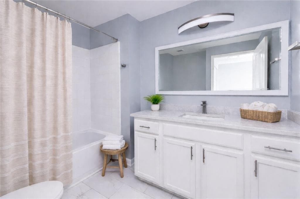 1 bedroom, 1 bathroom, 800 sq ft condominium for rent at 3040 Peachtree Road 613, Atlanta, GA 30305 for $1,850 a month — photo 3